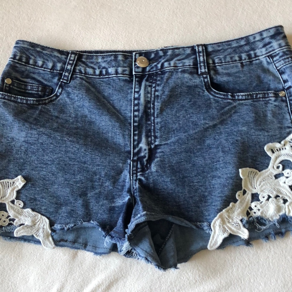 Cute Jean Short Shorts with Lace.